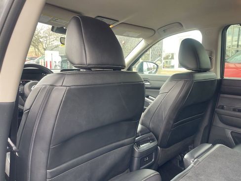 Certified 2024 Nissan Pathfinder SL image 19