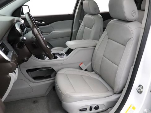 Used 2020 GMC Acadia SLT w/ Driver Alert Package II AWD/4WD image 2