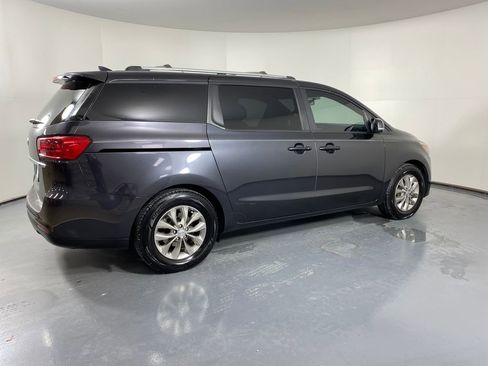 Used 2019 Kia Sedona LX image 6