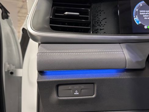 New 2026 Volkswagen Tiguan SE image 17