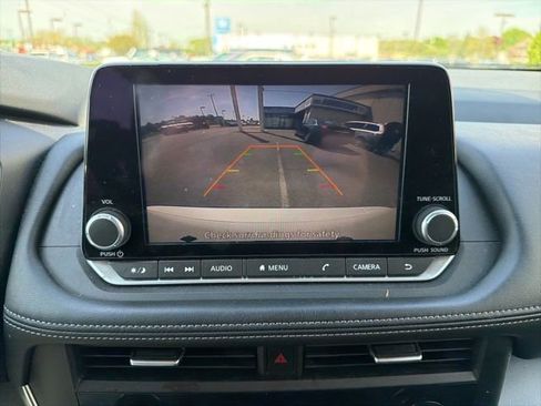 Used 2024 Nissan Rogue SV image 10