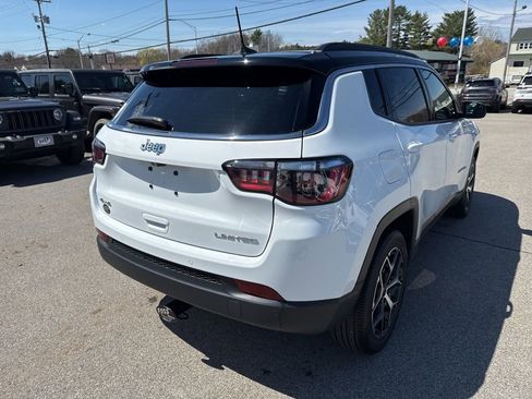 Used 2025 Jeep Compass Limited image 5