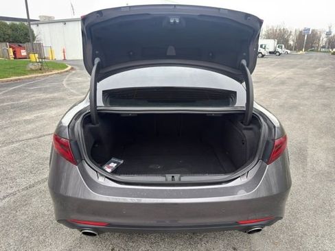 Used 2018 Alfa Romeo Giulia Base image 23