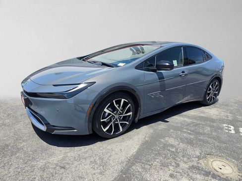 Used 2026 Toyota Prius Plug-In Hybrid FWD image 7