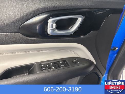 Used 2023 Jeep Compass Limited image 28