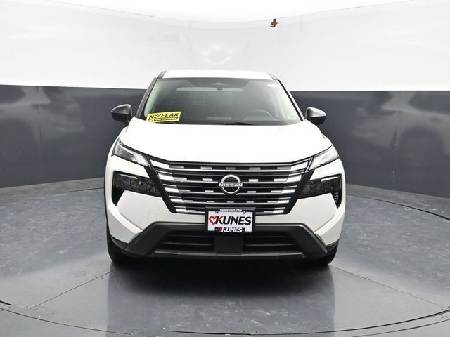 Used 2024 Nissan Rogue S AWD/4WD image 2
