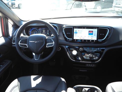 New 2025 Chrysler Voyager LX image 20