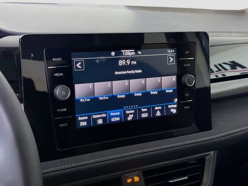 New 2026 Volkswagen Taos SE FWD image 15