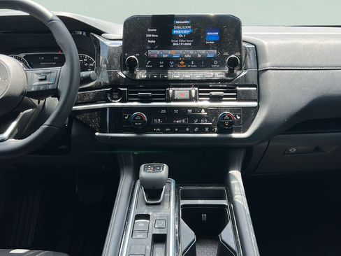 Used 2025 Nissan Pathfinder SL FWD image 26