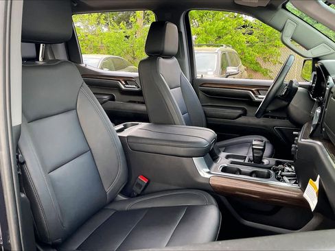 Used 2024 Chevrolet Silverado 1500 LT Trail Boss w/ LT Trail Boss Premium Package image 9