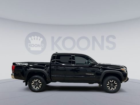 Used 2017 Toyota Tacoma TRD Off-Road w/ Tow Package (A/T) image 8