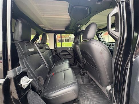 Used 2018 Jeep Wrangler Unlimited Sahara AWD/4WD image 17