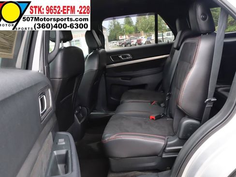 Used 2018 Ford Explorer XLT w/ Equipment Group 202A AWD/4WD image 14
