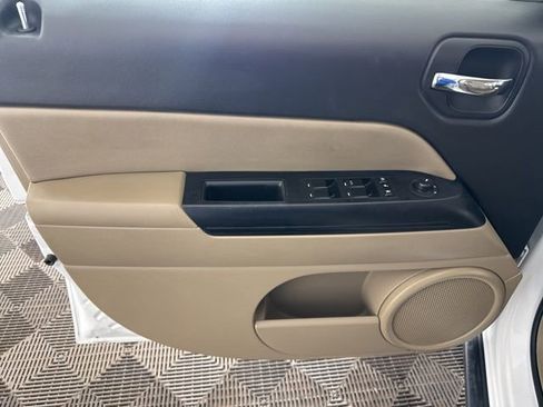 Used 2016 Jeep Patriot High Altitude image 18