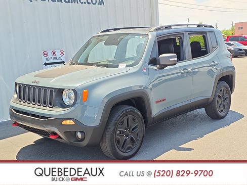 Used 2018 Jeep Renegade Trailhawk AWD/4WD image 3