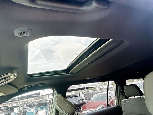 New 2025 Jeep Grand Cherokee L Laredo image 22