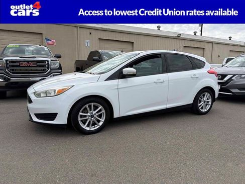 Used 2015 Ford Focus SE FWD image 1