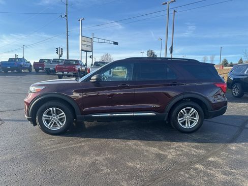 Used 2022 Ford Explorer XLT w/ Equipment Group 202A image 6