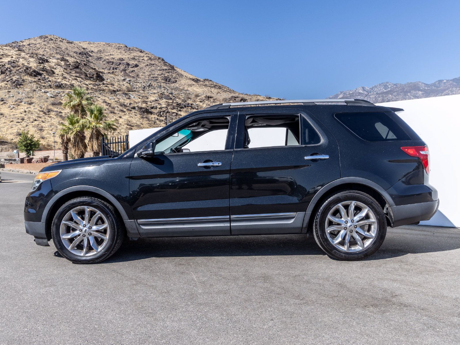 Used 2015 Ford Explorer Limited w/ Equipment Group 301A FWD image 4