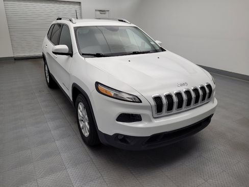 Used 2018 Jeep Cherokee Latitude FWD image 13