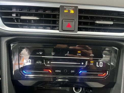 New 2025 Volkswagen Taos SE image 17