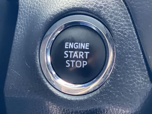Used 2025 Toyota RAV4 XLE AWD/4WD image 45