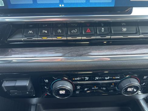 Used 2024 Chevrolet Silverado 1500 LTZ w/ LTZ Premium Package image 21