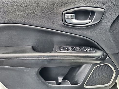 Used 2020 Jeep Compass Latitude image 19