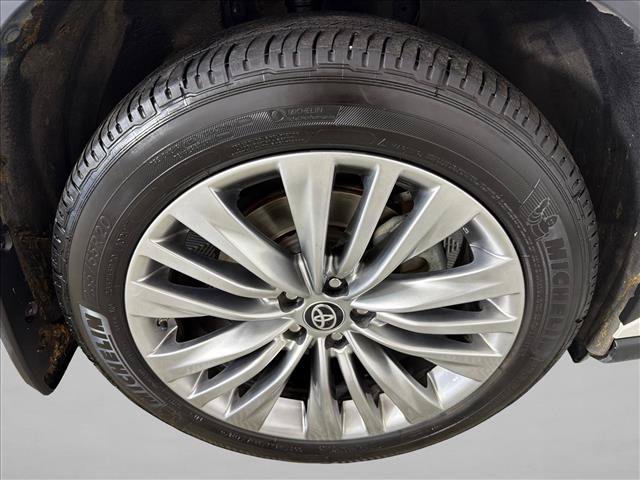 Used 2024 Toyota Highlander Platinum FWD image 14