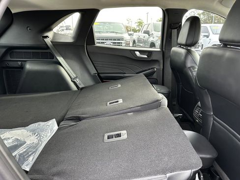 Used 2023 Ford Escape SE image 47