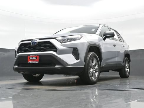Used 2022 Toyota RAV4 LE AWD/4WD image 26