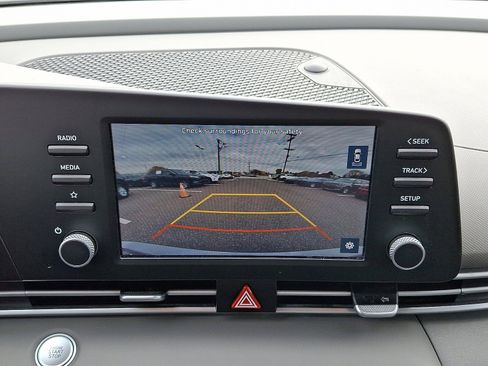 Used 2023 Hyundai Elantra SEL image 17