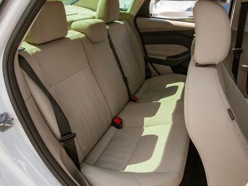Used 2015 Ford Focus SE FWD image 13
