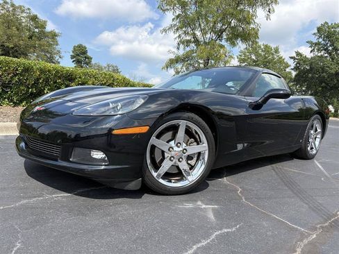 Used 2006 Chevrolet Corvette Coupe w/ Preferred Equipment Group RWD image 2