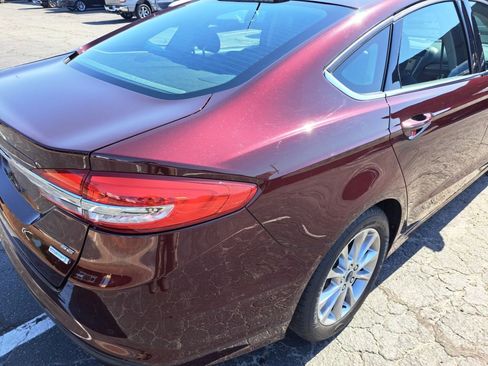 Used 2017 Ford Fusion SE w/ Fusion SE Technology Package FWD image 21
