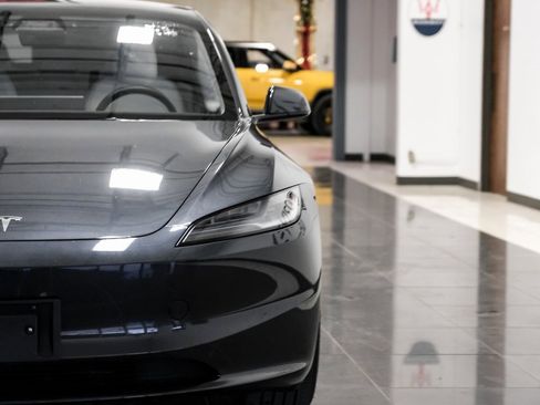 Used 2025 Tesla Model 3 Long Range image 39