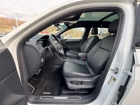 Certified 2023 Volkswagen Tiguan SE R-Line image 27
