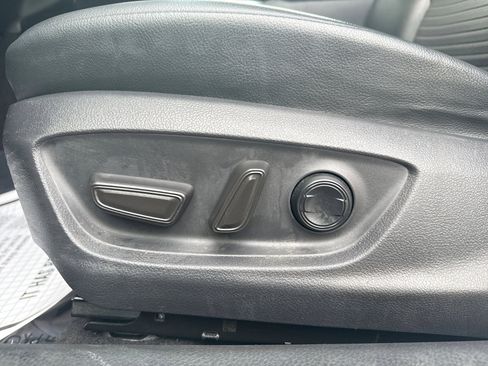 Used 2018 Toyota Camry SE FWD image 14