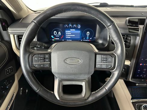 Used 2023 Ford Expedition Platinum image 13