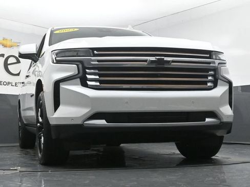 Used 2023 Chevrolet Suburban High Country AWD/4WD image 3