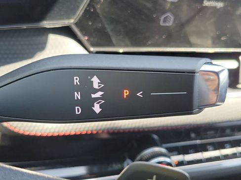 Used 2025 Chevrolet Equinox RS FWD image 33