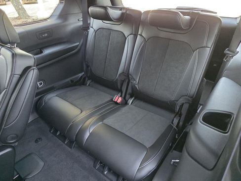 New 2025 Jeep Grand Cherokee L Altitude image 15