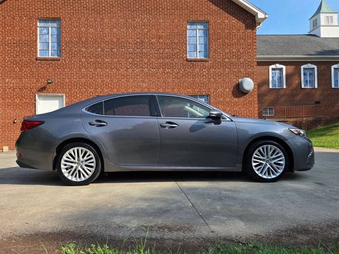 Used 2016 Lexus ES 350 w/ Luxury Package w/Wood Trim FWD image 4