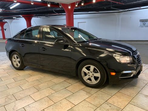 Used 2015 Chevrolet Cruze LT w/ Sun And Sound Package FWD image 9