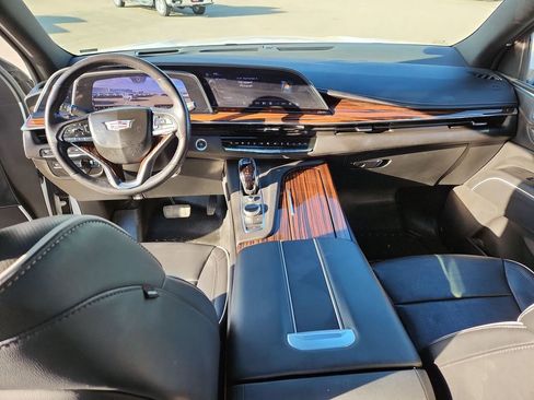 Certified 2023 Cadillac Escalade ESV Premium Luxury AWD/4WD image 36