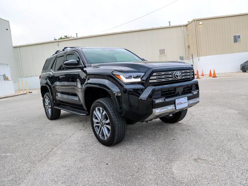 Used 2025 Toyota 4Runner Limited AWD/4WD image 5