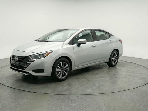 Used 2025 Nissan Versa SV image 3