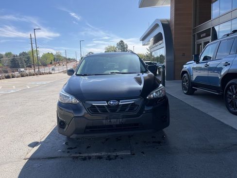 Used 2021 Subaru Crosstrek 2.0i image 2