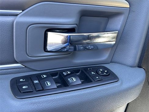 Used 2018 RAM 3500 SLT w/ Luxury Group image 16