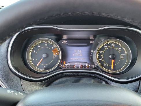 Used 2023 Jeep Cherokee Altitude Lux image 9